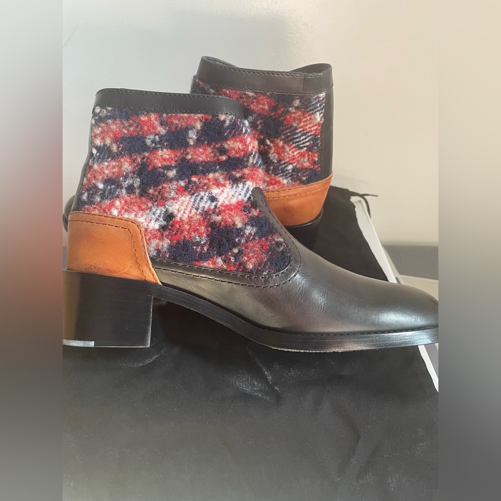 Chanel Black Leather & Plaid Ankle Boots size 38.5 - Picture 5 of 7